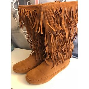 Woman’s three layer fringe boots